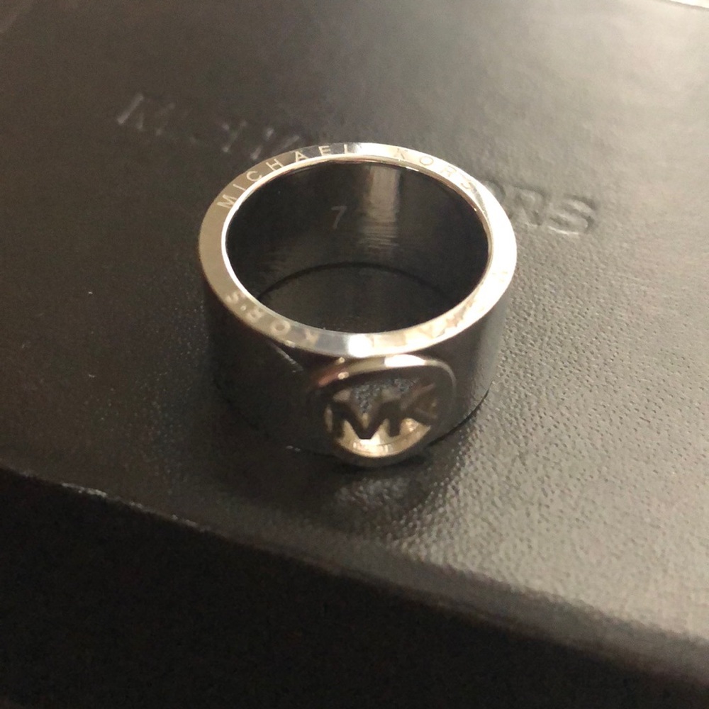 Michael kors ring - Picture 3 of 3
